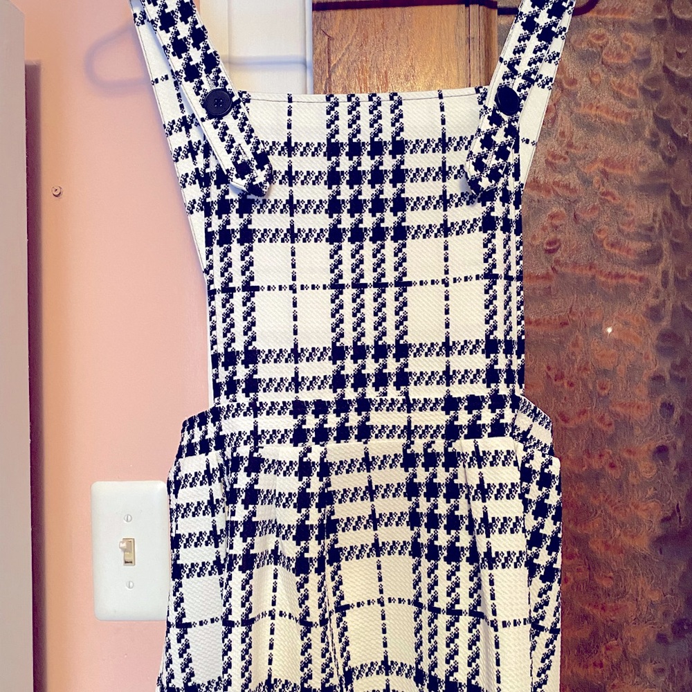 BRAND NEW BLACK & WHITE PLAID JUMPER!!!